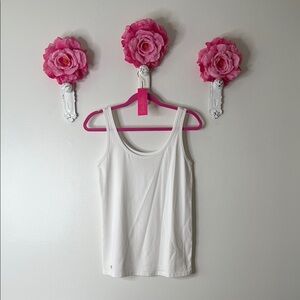 Lilly Pulitzer Halee Tank Top in color Resort White, Medium.